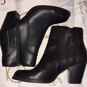 Simply vera by vera Wang ankle boots